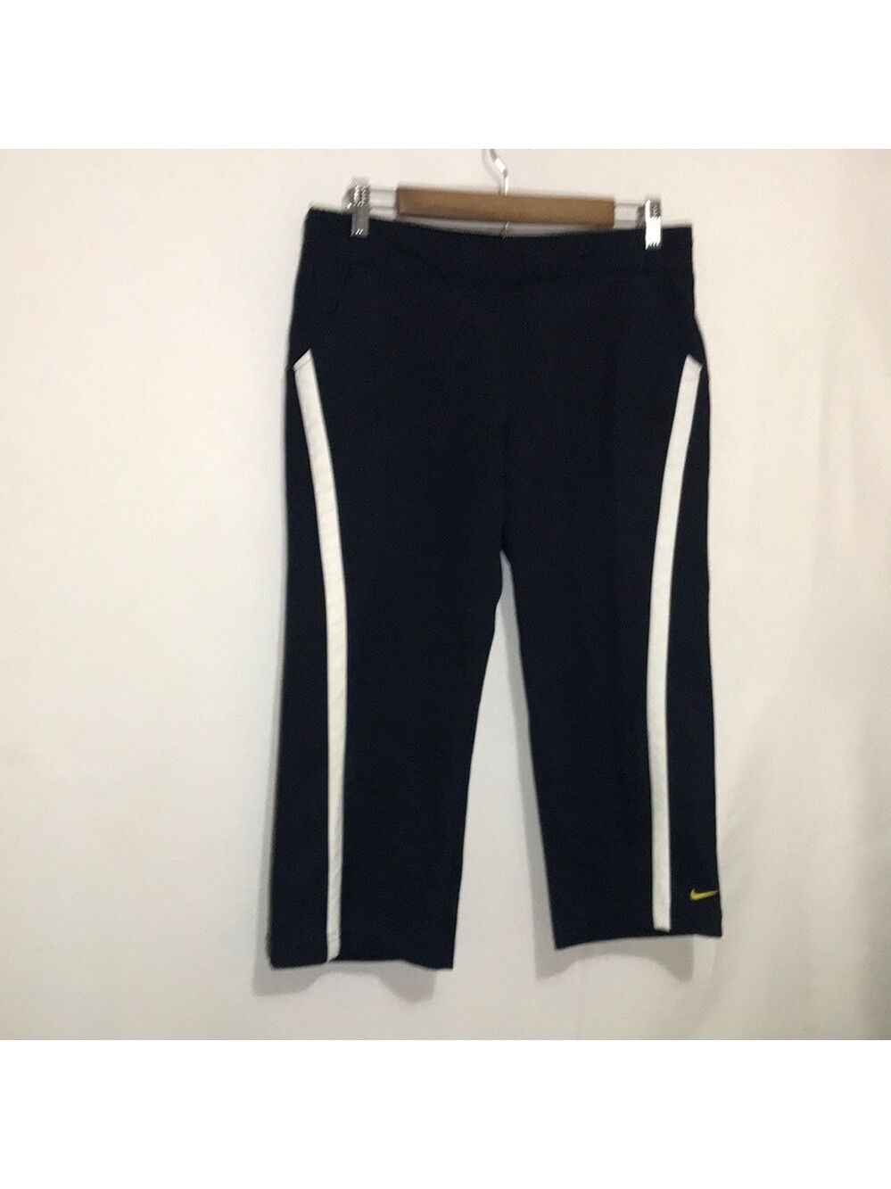 Nike Women’s Cropped Navy Athletic Pants with White Side Stripes Medium